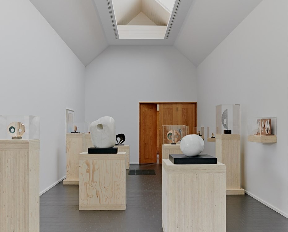 Barbara Hepworth, Divided  Circle